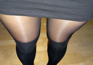 black_skirt_overknees_pantyhose_and_pumps_ii_21